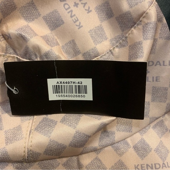 NWT Kendall + Kylie Checkered Adjustable Bucket Hat - Picture 4 of 4